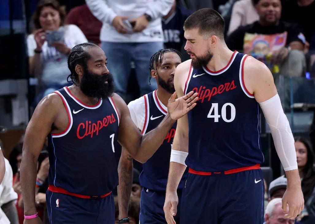 关于纽约尼克斯发布备战花絮；冲刺阶段止住颓势；NBA季后赛任务艰巨；轮换策略成焦点的信息-九博棋牌